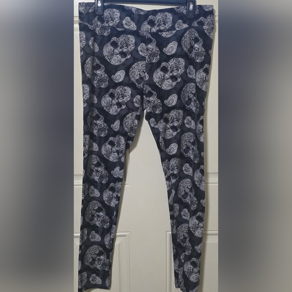 Velvet feel skull leggings